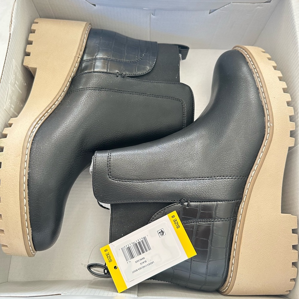 New with tag in box , black Dolce Vita ankle boot size 8